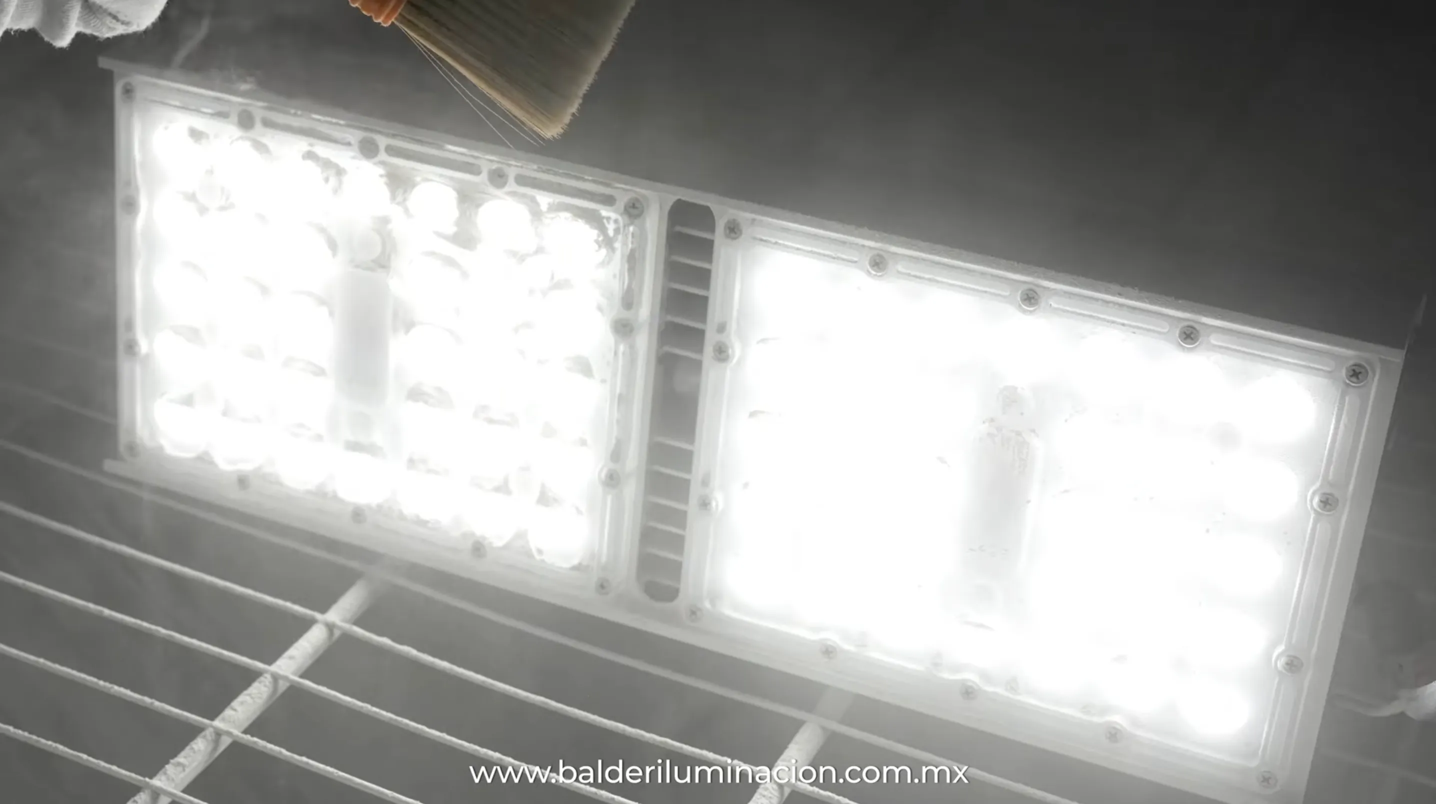 Video de proyecto real de iluminación para aeropuertos con Bálder