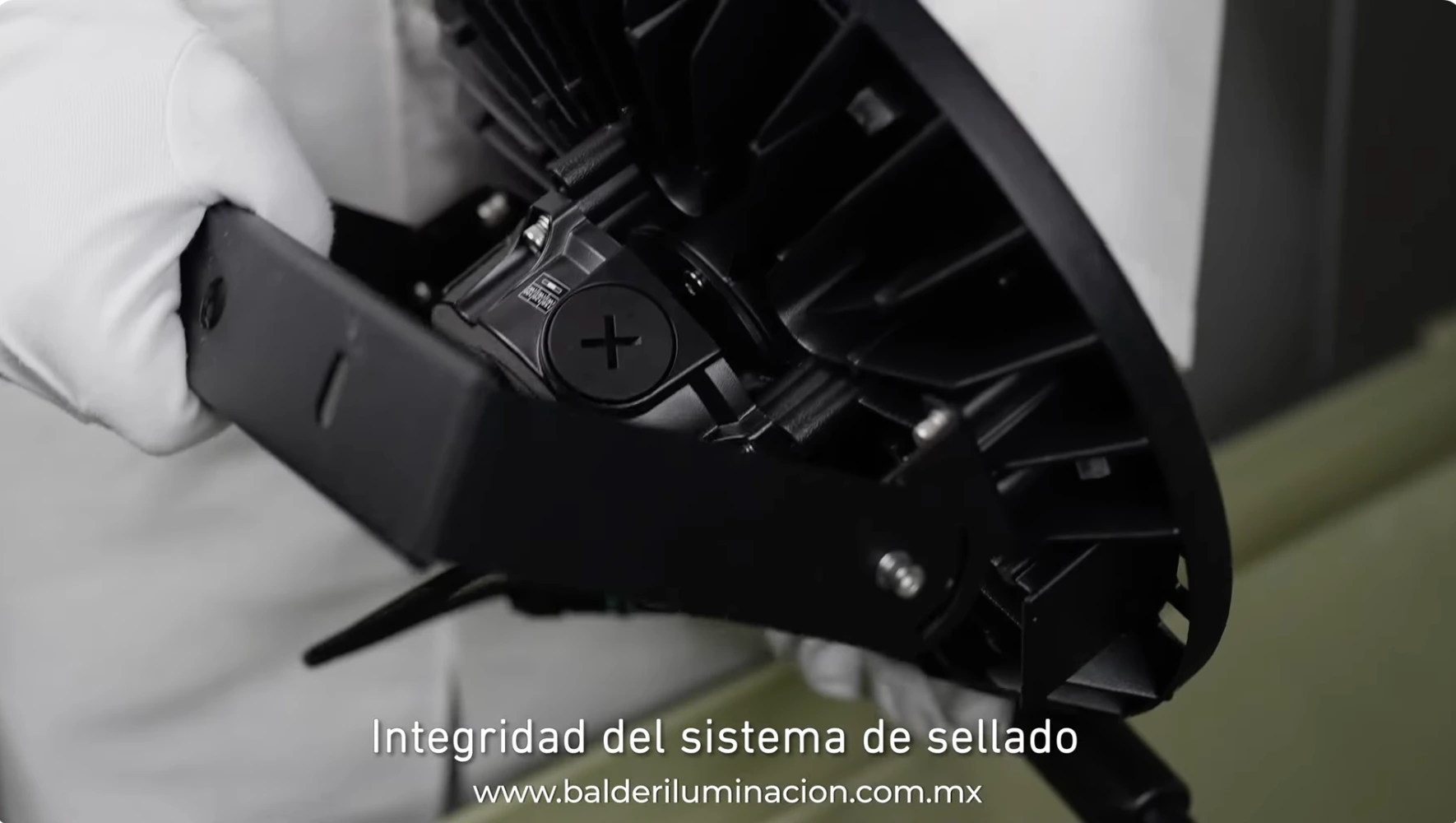Video de proyecto real de iluminación para bodegas industriales con Bálder