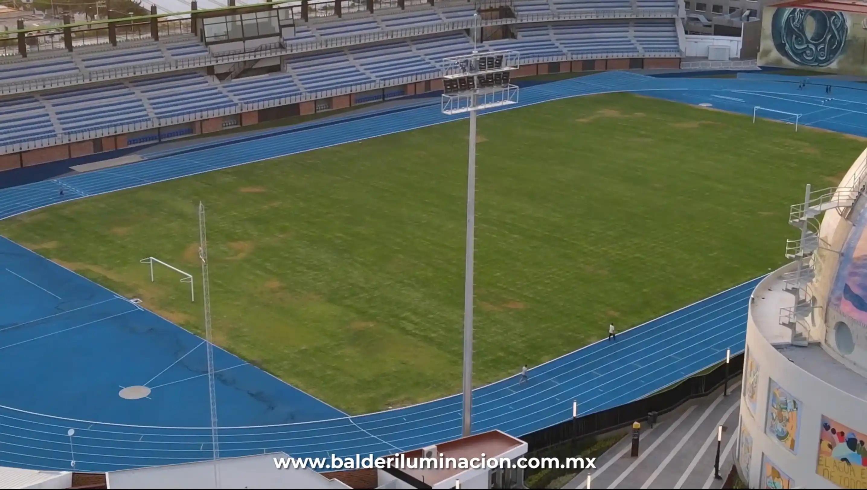Video de proyecto real de iluminación para estadios con Bálder
